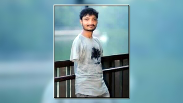 পা দিয়ে লিখে বিশ্ববিদ্যালয়ে চান্স, অদম্য মানিকের জয়গাথা