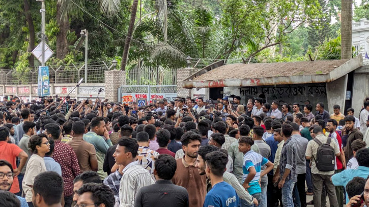 ঢাবিতে ছাত্রদলের প্রতিবাদ কর্মসূচী, শিক্ষার্থীদের ক্ষোভ