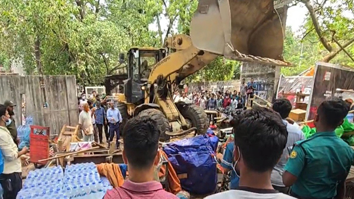 সোহরাওয়ার্দী উদ্যানে অভিযান: ভেঙে ফেলা হচ্ছে অবৈধ স্থাপনা