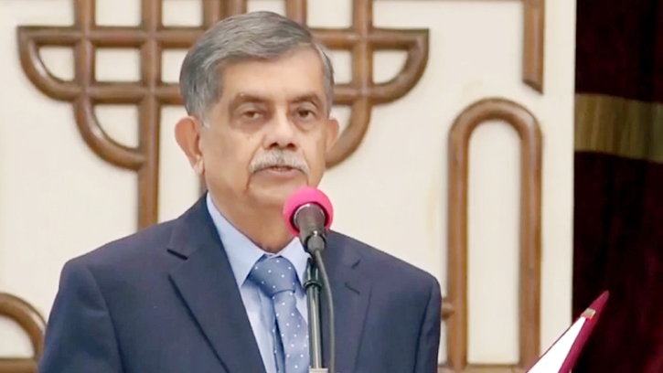 উপদেষ্টা হিসেবে শপথ নিলেন অধ্যাপক সি আর আবরার