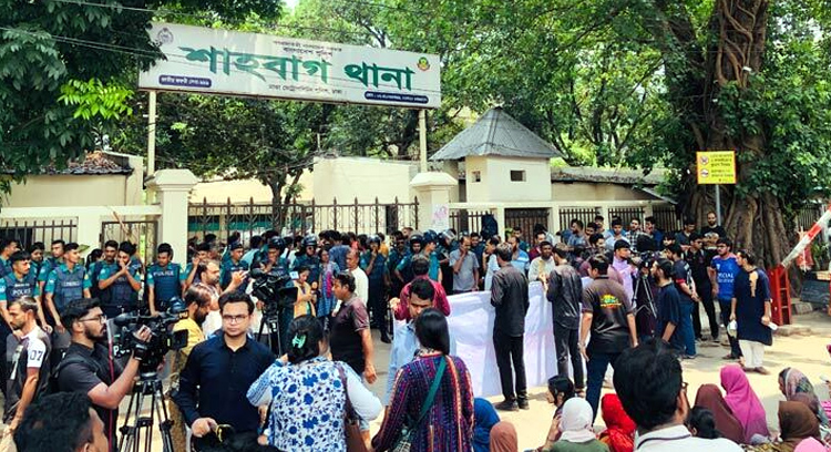 সাম্য হত্যাকাণ্ড: শাহবাগ থানার সামনে শিক্ষার্থীদের আল্টিমেটাম