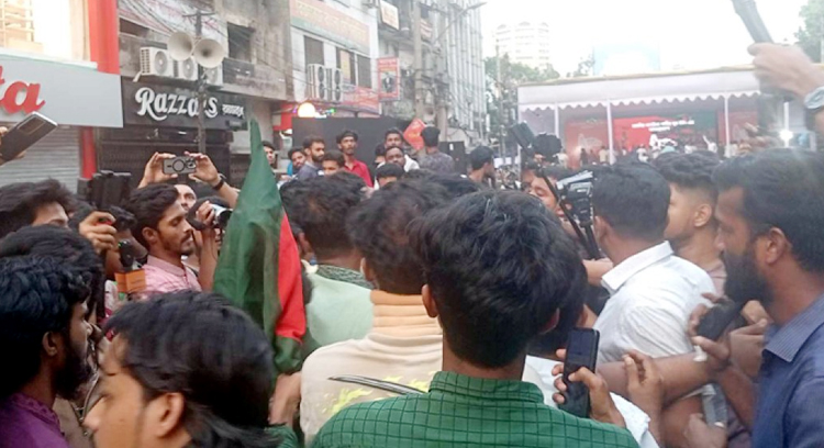 গুলিস্তানে এনসিপির যুবশক্তি ও জুলাই যোদ্ধাদের মধ্যে উত্তেজনা