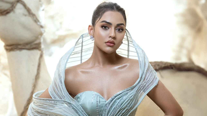 শাহজালাল বিমানবন্দরে অভিনেত্রী নুসরাত ফারিয়া আটক
