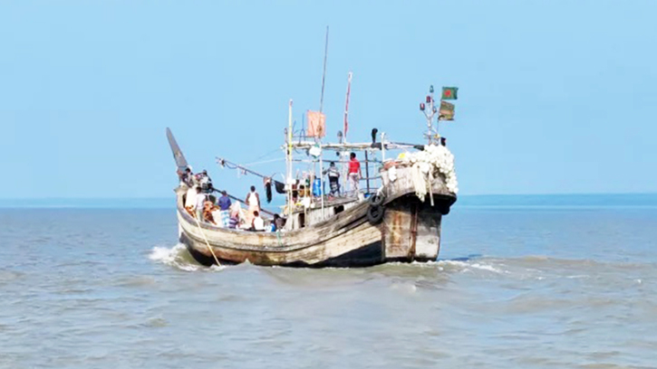 মধ্যরাত থেকে ৫৮ দিন সাগরে মাছ ধরায় নিষেধাজ্ঞা