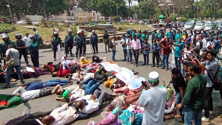 কিশোরীকে গণধর্ষণে তিনজনের যাবজ্জীবন, দুই শিশুর ১০ বছরের দণ্ড