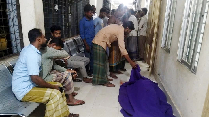 নেত্রকোনায় দুই সিএনজির মুখোমুখি সংঘর্ষে চালক নিহত, আহত ৬