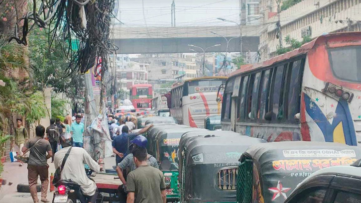 আন্দোলনে অচল ঢাকা