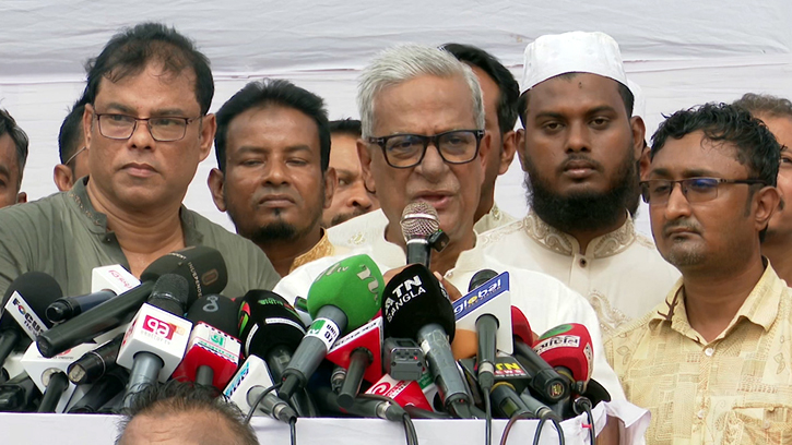 ১৮ কোটির ড. ইউনূস, আপনার পদত্যাগ চাই না: ফারুক