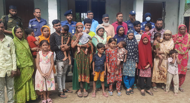 পঞ্চগড় সীমান্ত দিয়ে আসা ২১ বাংলাদেশি স্বজনদের কাছে হস্তান্তর