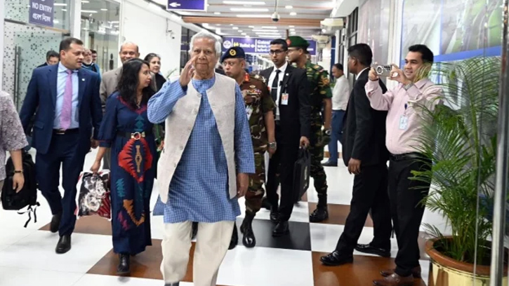 চীন সফর শেষে ঢাকায় পৌঁছেছেন প্রধান উপদেষ্টা