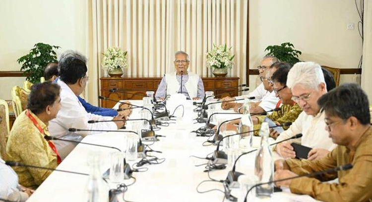 যমুনায় প্রধান উপদেষ্টার সঙ্গে বৈঠকে যোগ দিতে রাজনৈতিক নেতারা 
