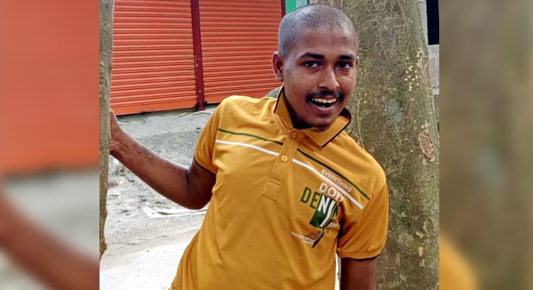 নীরব যুবক ফরিদগঞ্জ কলেজ গেইটে—পরিচয়হীন দুই মাস