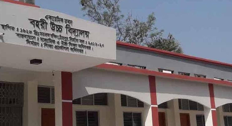 চাঁদপুরে এক স্কুলে 'অজানা রোগে' আক্রান্ত অর্ধশত শিক্ষার্থী