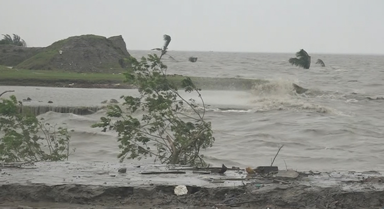 কখন উপকূল অতিক্রম করবে গভীর নিম্নচাপ ?