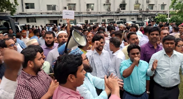 সংশোধিত চাকরি আইন বাতিলের দাবিতে সচিবালয়ে ফের কর্মচারিদের আন্দোলন