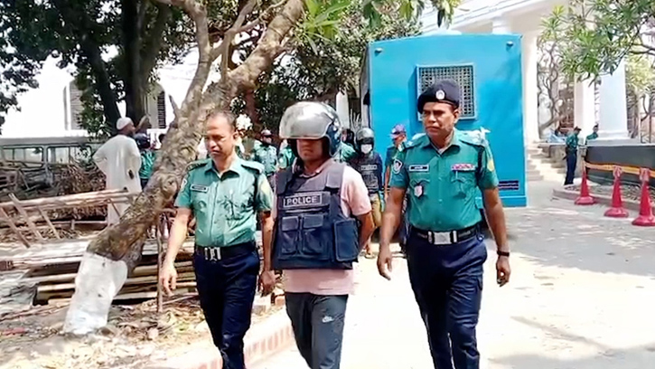 আশুলিয়ায় ৬ তরুণকে পুড়িয়ে হত্যা: তিন পুলিশ কর্মকর্তা ট্রাইব্যুনালে