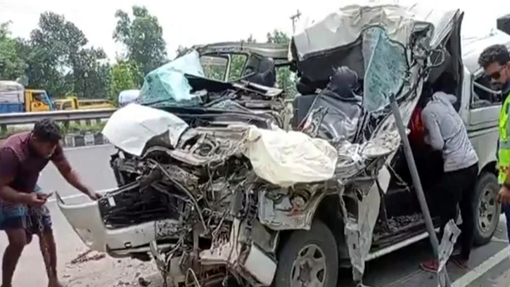 ঈদের ছুটিতে বাড়ি ফেরা হলো না, প্রাণ গেল বাবা ও ২ ছেলের