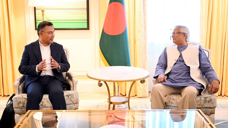 ড. ইউনূসের সঙ্গে তারেক রহমানের বৈঠক চলছে