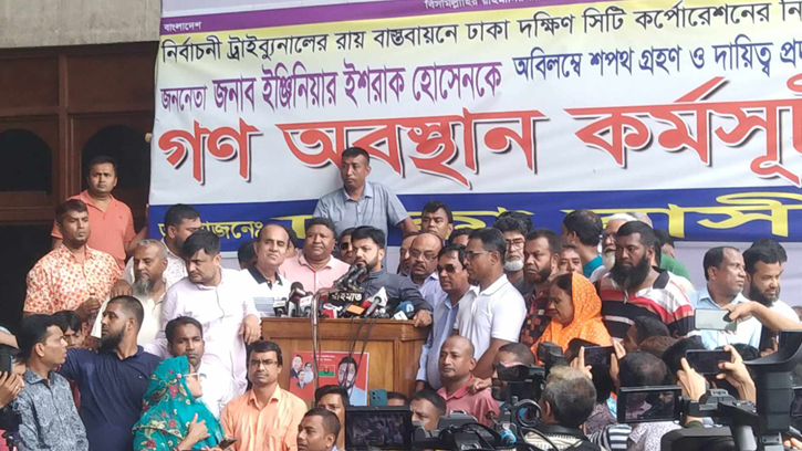 ডিএসসিসি মেয়রের দায়িত্ব দাবিতে নগর ভবনে ফের ইশরাক ও অনুসারীরা