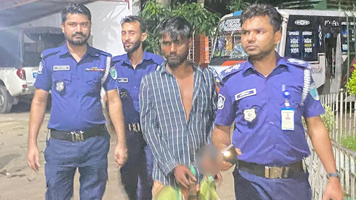 চলন্ত বাসে কলেজছাত্রীকে সংঘবদ্ধ ধর্ষণ, চালক আটক