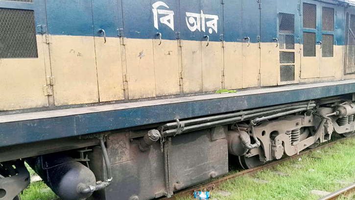 ময়মনসিংহে বলাকা কমিউটার ট্রেনের ইঞ্জিন লাইনচ্যুত