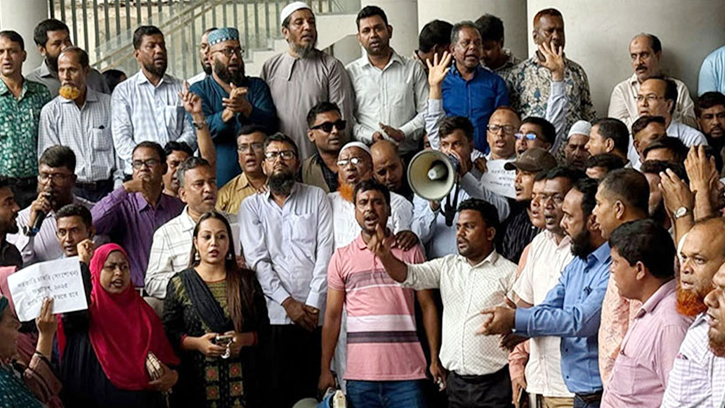 অধ্যাদেশ বাতিলে টানা দ্বিতীয় দিনের আন্দোলনে সচিবালয়ের কর্মচারীরা