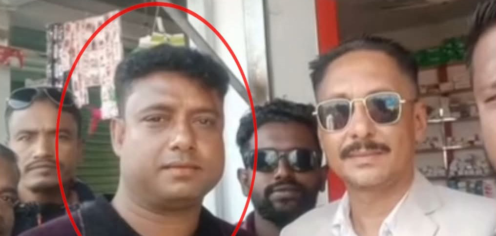 ছিনতাই ও অজ্ঞান পার্টির মূল হোতা আটক রিয়াজুল কে ছাড়াতে থানা ঘেরাও, আতঙ্কিত পুলিশ!