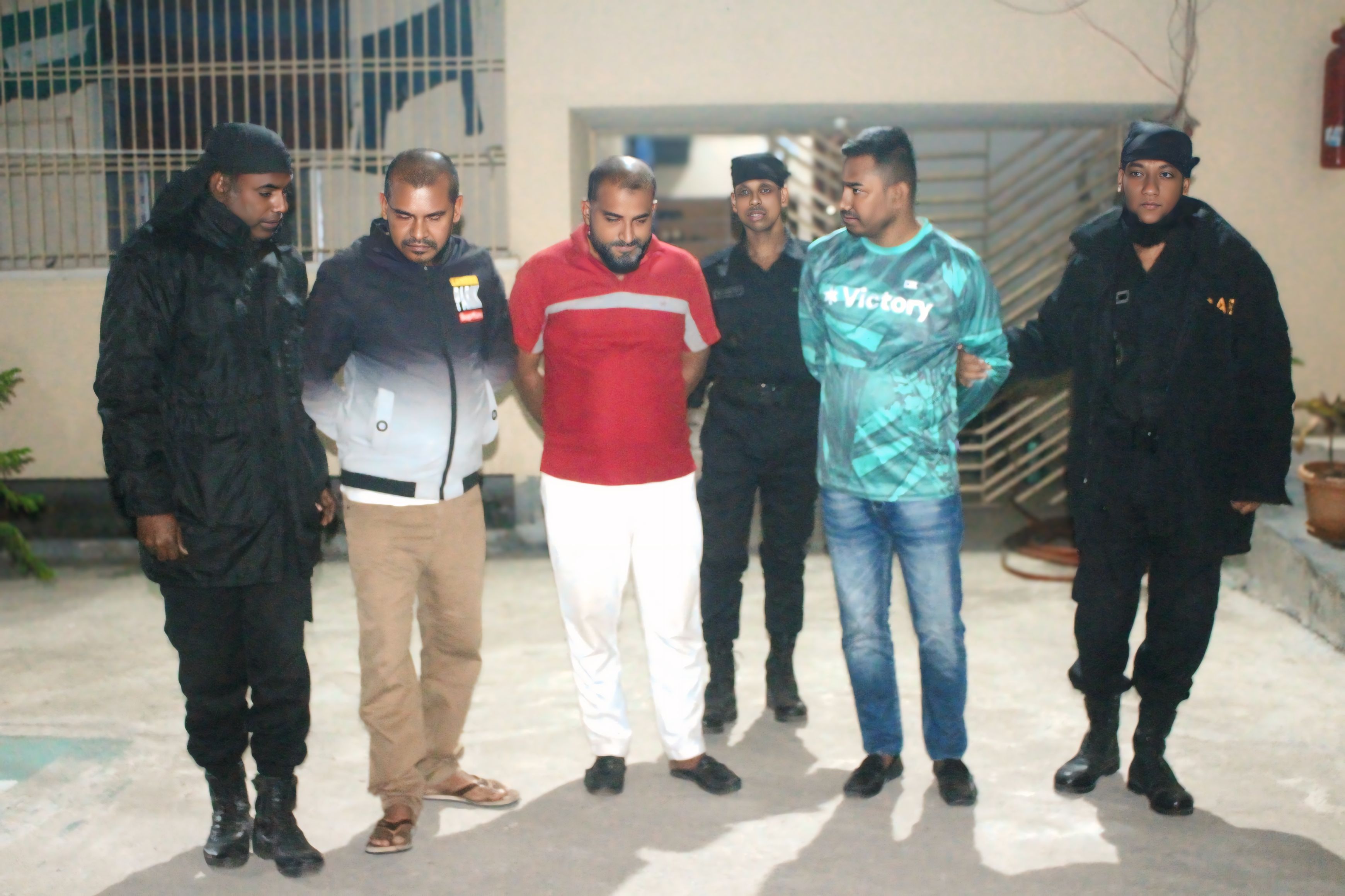 র‍্যাবের হাতে আটক ভোলার সাংবাদিক নির্যাতনকারী ৩ সন্ত্রাসী