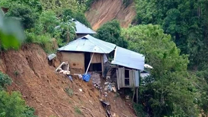 ভারি বর্ষণের আভাস সারা দেশে, ভূমিধসের সতর্কতা