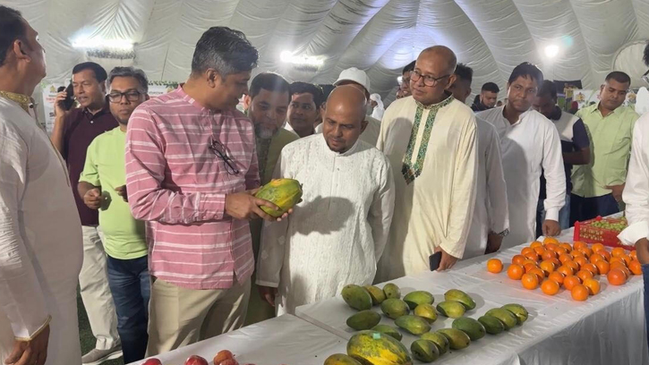 আরব আমিরাতের দুবাইয়ে সর্ববৃহৎ দেশীয় ফল উৎসব অনুষ্ঠিত