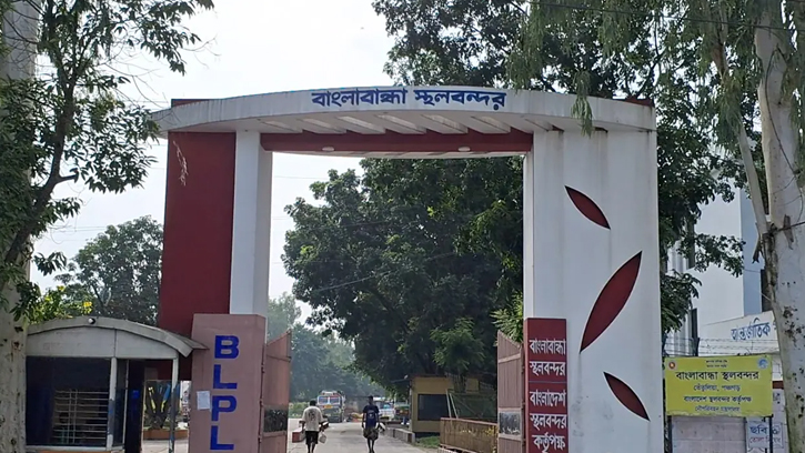 ফাঁকা কাস্টমস চেয়ারে স্থবিরতা, বাংলাবান্ধা বন্দরে দ্বিতীয় দিনের অচলাবস্থা