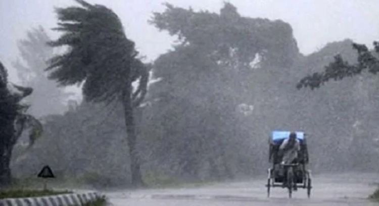 ৬০ কিমি বেগে ঝড়ের আভাস, ঢাকাসহ ১৮ অঞ্চলে সতর্কতা জারি