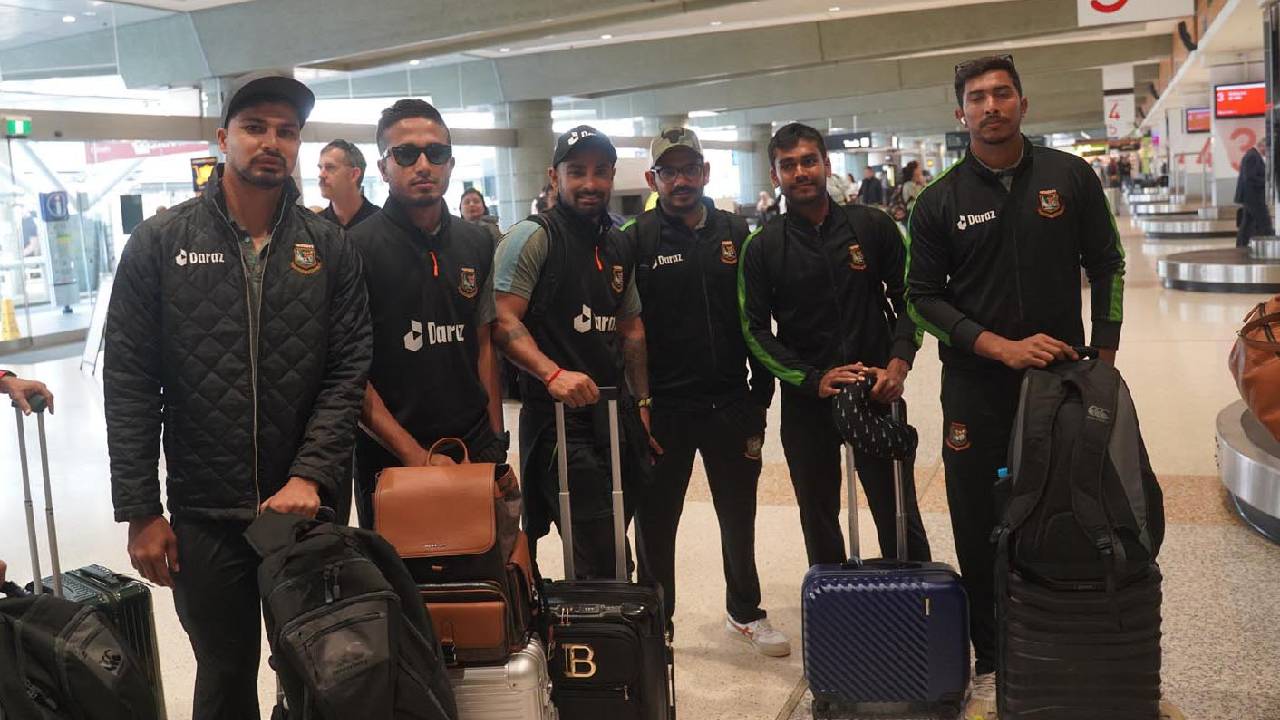 ইতিহাস গড়ে দেশের মাটিতে টিম টাইগার্স