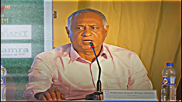 কোচের পদত্যাগ চেয়ে বিতর্কে, শেষ পর্যন্ত অব্যাহতি শাহীনের