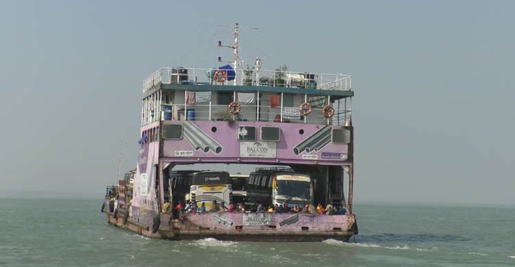 ঘণ্টার পথ পাড়ি দিতে হয় চার ঘণ্টায়