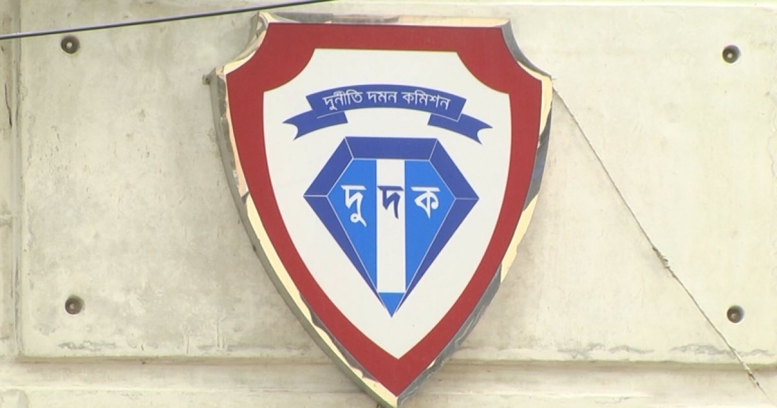 দুই উপদেষ্টার এপিএস-পিওসহ ৩ জনের বিরুদ্ধে অনুসন্ধানে দুদক