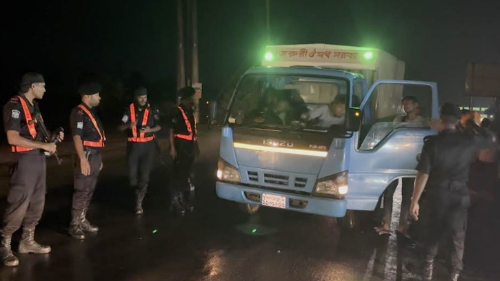 ভারতীয় গরু অনুপ্রবেশ চোরাই পথে চামড়া পাচারে সীমান্তে কঠোর নজরদারি 