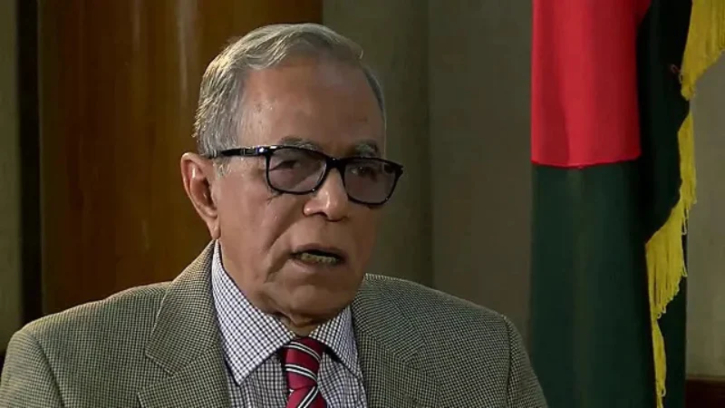 মধ্যরাতে দেশ ছাড়লেন সাবেক রাষ্ট্রপতি আবদুল হামিদ