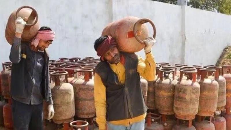 বছরের শুরুতেই বাড়ল এলপি গ্যাসের দাম