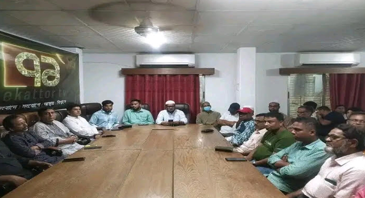 সিরাজগঞ্জ প্রেসক্লাবে একাত্তর টিভির প্রতিষ্ঠা বার্ষিকী উদযাপন। 