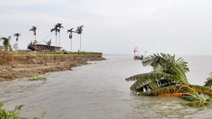 প্রমত্তা মেঘনা নদীর ভাঙ্গনে কাঁদছে হাজারো মানুষ