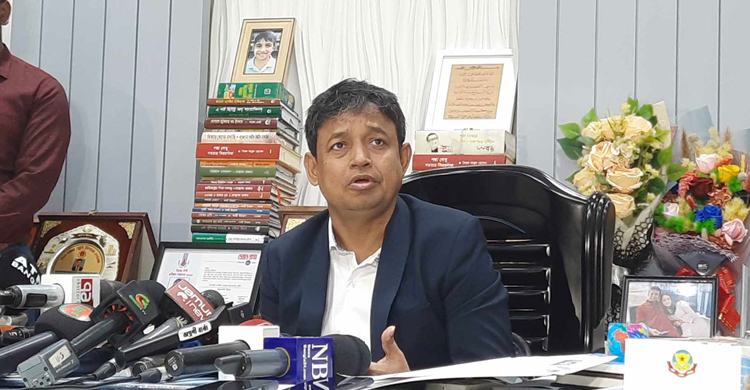 ফানুস উড়ালে ও আতশবাজি ফোটানো হলে অস্ত্র আইনে মামলা হবে