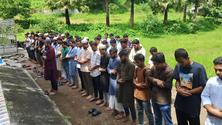 মাইলস্টোনে দুর্ঘটনা: নিহতদের স্মরণে কুবিতে গায়েবানা জানাজা 