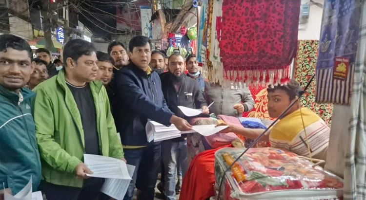 অসহযোগ আন্দোলন সফল করতে লিফলেট বিতরণ