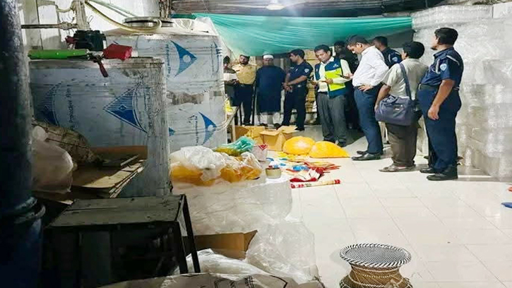 কুমিল্লার লাকসামে ইউএস স্টাইল ফুড ফ্যাক্টরিতে অভিযান, ভ্রাম্যমাণ আদালতের
