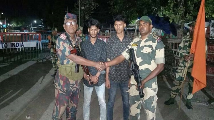 পতাকা বৈঠকে বাংলাদেশি ২ যুবককে ফেরত দিলো বিএসএফ