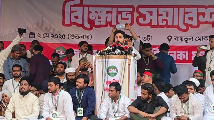 যারা প্রশ্ন করে শেখ হাসিনা খুনি কিনা, তারা সাংবাদিক নয়: নাহিদ ইসলাম