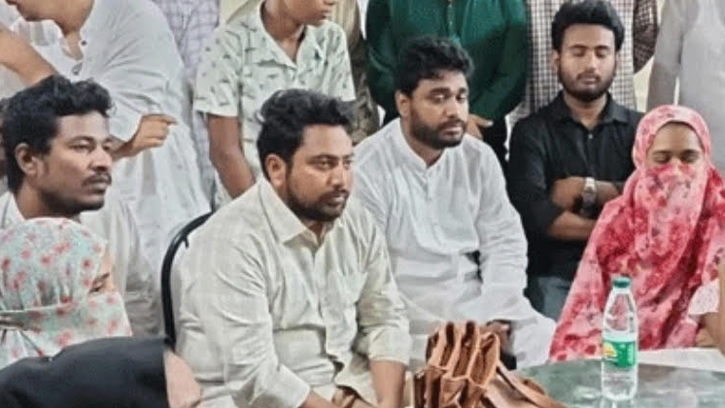 প্রশাসনের বিভিন্ন জায়গায় স্বৈরাচারের দোসররা আছে: নাহিদ ইসলাম
