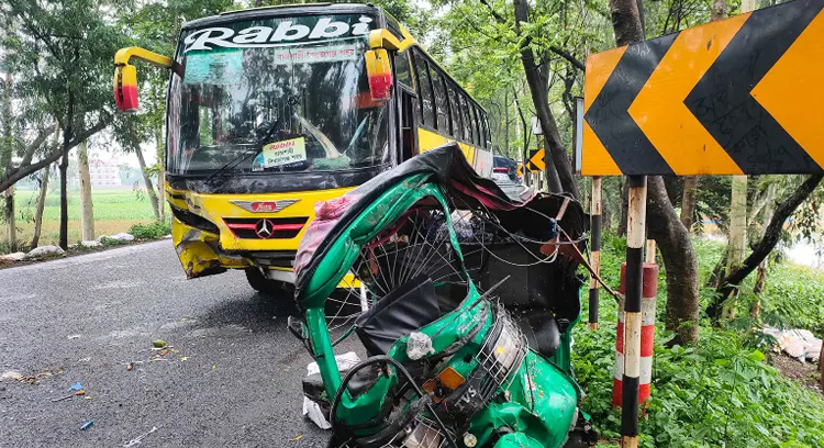 নাটোরে বাস-সিএনজি সংঘর্ষে জাবি শিক্ষার্থীসহ নিহত ৪
