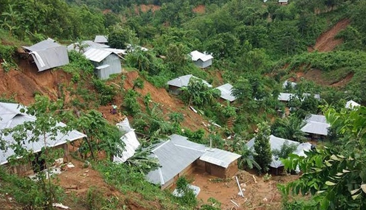 চট্টগ্রামে পাহাড় ধসে ২ জন নিহত, আহত ২